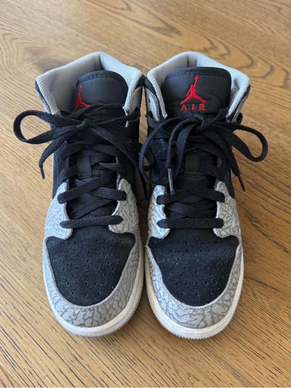 Air Jordan 1 Mid SE kids size 5 (unisex) - Picture 2 of 8